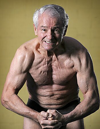 83-летний бодибилдер вернулся на соревнования, победив рак Рэймонд Мун